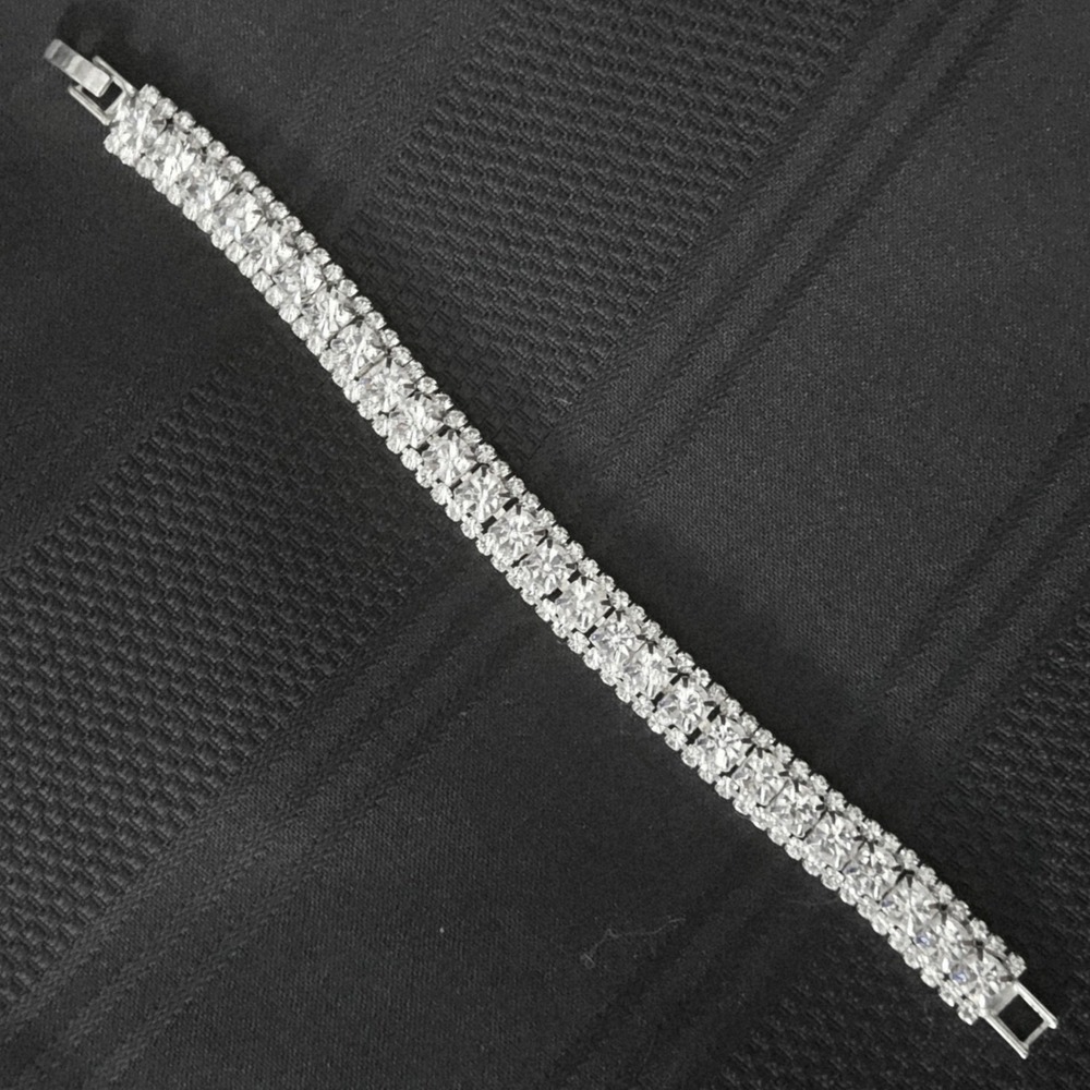Unbranded Triple Row Rhinestone Tennis Bracelet 7.25"‎ Silver Tone Excellent